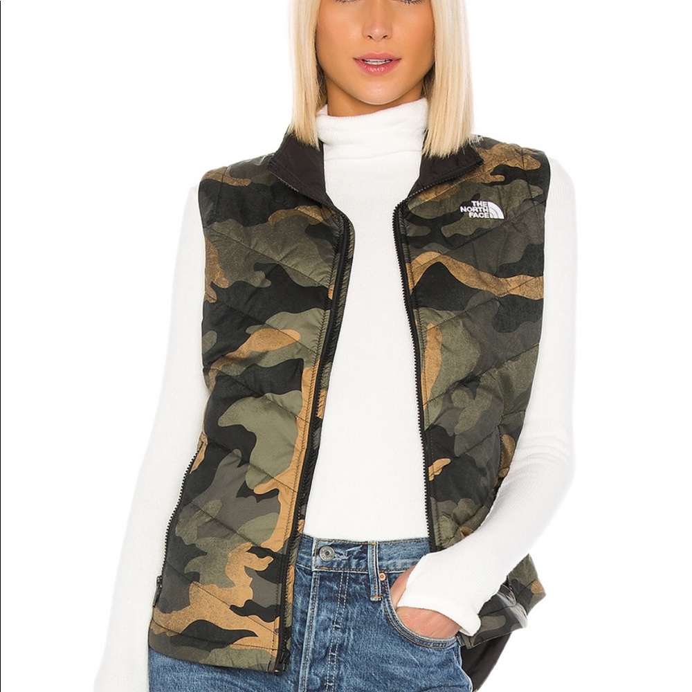 MAKE OFFER• Camo zip up vest